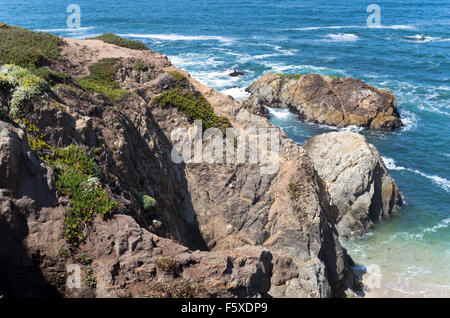 Bodega Head au large de la péninsule et la côte du Pacifique rivage rocheux à Sonoma Coast State Park de Californie Banque D'Images