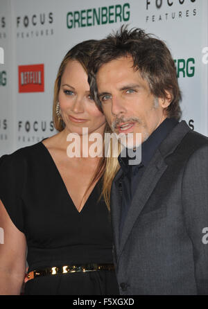 LOS ANGELES, CA - le 18 mars 2010 : Ben Stiller & épouse Christine Taylor au Los Angeles première de son nouveau film 'Greenberg' à l'Arclight Theatre, à Hollywood. Banque D'Images