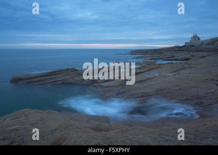 Vue vers l'ancienne maison de bain à Howick près de Craster, Northumberland, Angleterre. Banque D'Images