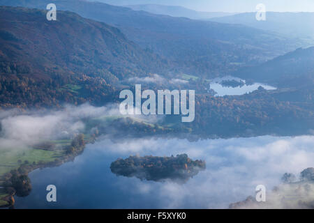 Rydal et Grasmere lacs photographié depuis le sommet d'argent Comment, près de Ambleside, Lake District, Cumbria, Royaume-Uni Banque D'Images