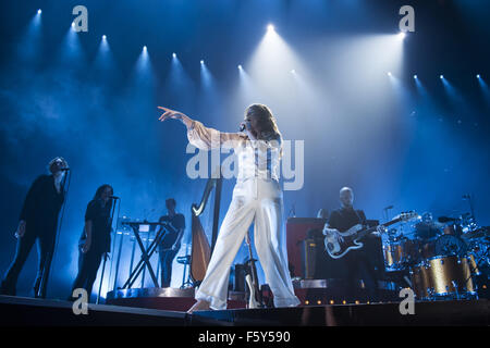 Florence et la machine en live sur scène à Alexandra Palace comprend : Florence Welch, Florence  + the Machine Où : London, Royaume-Uni Quand : 21 Oct 2015 Banque D'Images