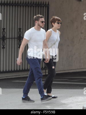 Les 4 Fantastiques 2 étoiles Kate Mara et petit ami Jamie Bell s'empare d'un repas rapide à Stamp bons aliments à Los Feliz après une nuit de fête à l'Emmy. Avec : Kate Mara, Jamie Bell Où : Los Angeles, California, United States Quand : 21 Oct 2015 Banque D'Images