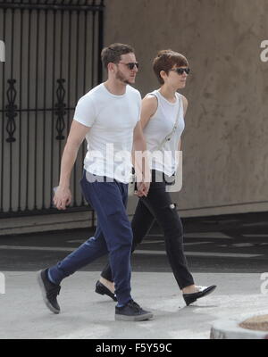 Les 4 Fantastiques 2 étoiles Kate Mara et petit ami Jamie Bell s'empare d'un repas rapide à Stamp bons aliments à Los Feliz après une nuit de fête à l'Emmy. Avec : Kate Mara, Jamie Bell Où : Los Angeles, California, United States Quand : 21 Oct 2015 Banque D'Images