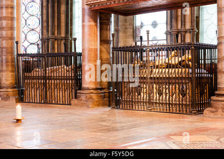 L'Angleterre, la Cathédrale de Canterbury. L'intérieur. Entouré par des garde-corps, le culte de saint Thomas et de la tombe du prince noir, Edward Plantagenet. Banque D'Images