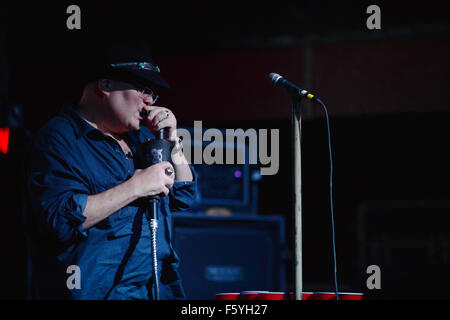 Blues Traveler en live sur scène à comprend : révolution où John Popper : Fort Lauderdale, Florida, United States Quand : 21 Oct 2015 Banque D'Images