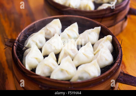 Gyoza préparé en navire à vapeur et prêt à manger Banque D'Images