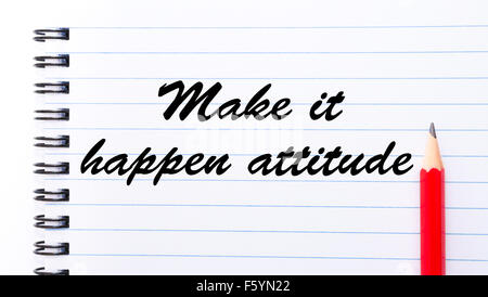 Le faire par écrit sur la page de l'ordinateur portable Attitude, crayon rouge sur la droite. Image Concept de motivation Banque D'Images