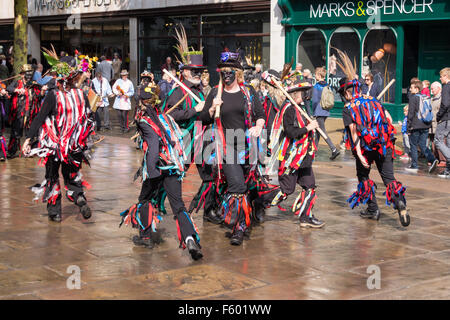 Morris dancing le York festival de danse traditionnelle Banque D'Images