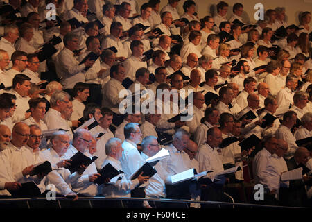 L'oratorio pop chrétienne 'Luther' a été réalisé pour la première fois sur scène le jour de la Réformation 31.Oct.2015 à l'Freiburg Messehalle à Dortmund/Allemagne. Sur scène, les chanteurs, 3 000 ont été Westfalenhalle aussi stars de la scène musicale et d'un grand orchestre symphonique. Livret auteur Michael Kunze et compositeur Dieter Falk dire à la lutte de l'église allemande réformateur Martin Luther (1483-1546) à la vérité biblique et de sa lutte contre les autorités et l'église. Banque D'Images