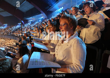 L'oratorio pop chrétienne 'Luther' a été réalisé pour la première fois sur scène le jour de la Réformation 31.Oct.2015 à l'Freiburg Messehalle à Dortmund/Allemagne. Sur scène, les chanteurs, 3 000 ont été Westfalenhalle aussi stars de la scène musicale et d'un grand orchestre symphonique. Livret auteur Michael Kunze et compositeur Dieter Falk dire à la lutte de l'église allemande réformateur Martin Luther (1483-1546) à la vérité biblique et de sa lutte contre les autorités et l'église. Banque D'Images