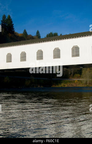Pont couvert de Goodpasture, Lane County, Oregon Banque D'Images