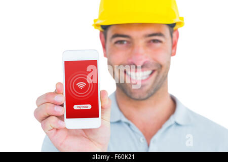 Image composite de portrait of smiling handyman montrant smart phone Banque D'Images