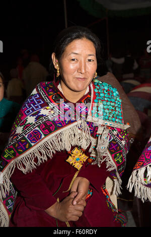 L'Inde, l'Himachal Pradesh, le Spiti, Kaza, La Darcha Festival, man Spitian turquoise et corail traditionnel costume Banque D'Images