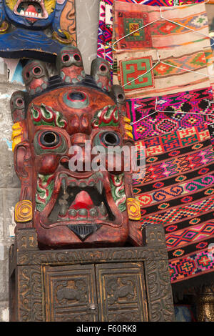 L'Inde, l'Himachal Pradesh, le Spiti, Kaza, La Darcha, de l'artisanat marché Festival de tsechu, masque de danse cham Banque D'Images