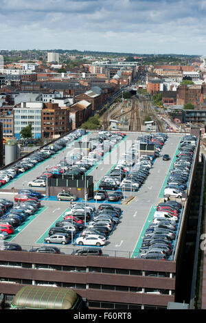 Parking à étages à la Birmingham Snow Hill railway station UK Banque D'Images