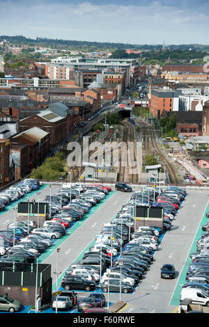 Parking à étages à la Birmingham Snow Hill railway station UK Banque D'Images