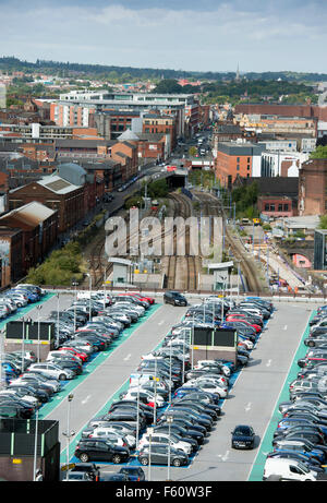 Parking à étages à la Birmingham Snow Hill railway station UK Banque D'Images