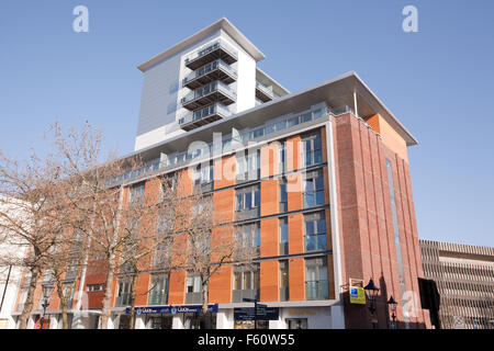 Quay Apartments au centre du centre de Poole, Dorset, Angleterre, Europe. Poole est l'une des plus cher l'immobilier à Engla Banque D'Images