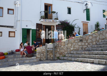S'escalinata, pub local dans la vieille ville de Dalt Vila à Ibiza, Espagne Banque D'Images