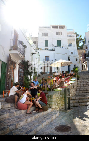 S'escalinata, pub local dans la vieille ville de Dalt Vila à Ibiza, Espagne Banque D'Images