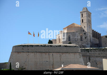 Cathédrale de Santa Maria, dans la vieille ville de Dalt Vila à Ibiza, Espagne Banque D'Images