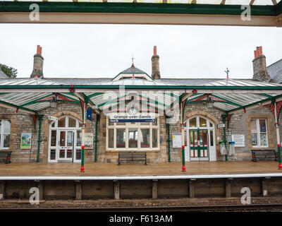 La gare restaurée et énumérés à Grange-over-Sands Cumbria UK Banque D'Images