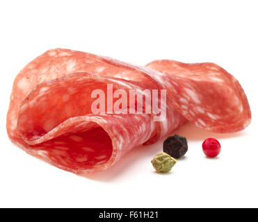 Tranche saucisse Salami isolé sur fond blanc dentelle Banque D'Images
