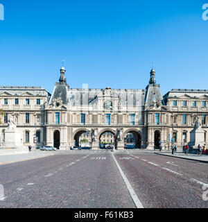 France, Paris, le musée du Louvre vu depuis le pont du Carrousel Banque D'Images