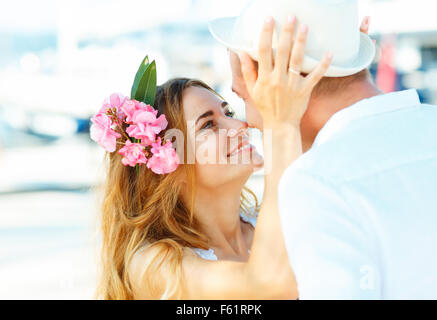 Le bonheur et la scène d'amour romantique des couples partenaires. Concept de mariage Banque D'Images