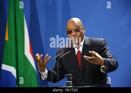 Berlin, Allemagne. 10 Nov, 2015. Le président sud-africain Jacob Zuma rencontre la chancelière allemande Angela Merkel pour la visite officielle en Allemagne pour discuter de politique économique et la politique du climat. Credit : Jakob Ratz/Pacific Press/Alamy Live News Banque D'Images