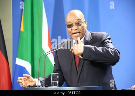 Berlin, Allemagne. 10 Nov, 2015. Le président sud-africain Jacob Zuma rencontre la chancelière allemande Angela Merkel pour la visite officielle en Allemagne pour discuter de politique économique et la politique du climat. Credit : Jakob Ratz/Pacific Press/Alamy Live News Banque D'Images