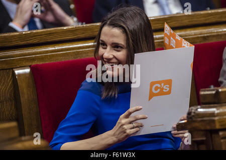 Barcelone, Catalogne, Espagne. 10 Nov, 2015. INES ARRIMADAS, président du groupe parlementaire de l'Citizens-Party, pendant le débat d'investiture au parlement catalan à la suite des élections régionales le 27 septembre © Matthias Rickenbach/ZUMA/Alamy Fil Live News Banque D'Images