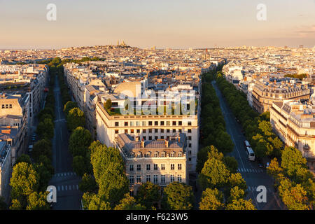 Le centre de Paris, en fin d'après-midi, des avenues Hoch et de Friedland à la fin de l'après-midi dans le 8ème arrondissement. Banque D'Images