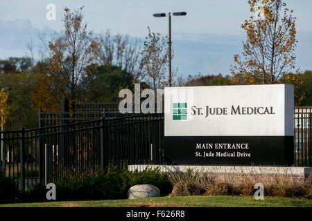 Un logo affiche à l'extérieur du siège de saint Jude Medical, Inc., à Saint Paul, Minnesota le 25 octobre 2015. Banque D'Images