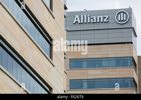 Un logo affiche à l'extérieur du siège de l'Allianz Life Insurance Company of North America à Minneapolis, Minnesota sur Octo Banque D'Images