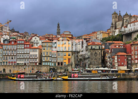 La Ribeira (Site du patrimoine mondial par l'UNESCO), la plus belle partie de Porto, au Portugal. Banque D'Images