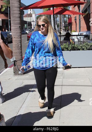 Tout sur 'Basse' que singer Meghan Trainor repéré dans Beverly Hills portant des chaussons comprend : Meghan Trainor Où : Los Angeles, California, United States Quand : 07 Oct 2015 Banque D'Images