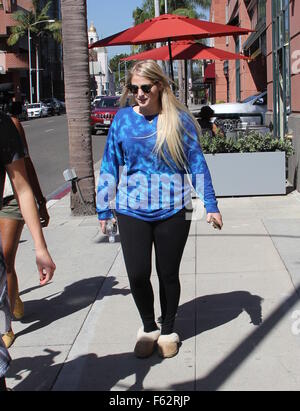Tout sur 'Basse' que singer Meghan Trainor repéré dans Beverly Hills portant des chaussons comprend : Meghan Trainor Où : Los Angeles, California, United States Quand : 07 Oct 2015 Banque D'Images