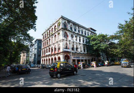 Vieux bâtiments coloniaux dans le quartier Colaba de Mumbai. Banque D'Images