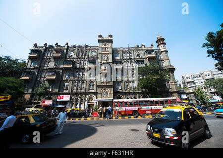 Vieux bâtiments coloniaux dans le quartier Colaba de Mumbai. Banque D'Images