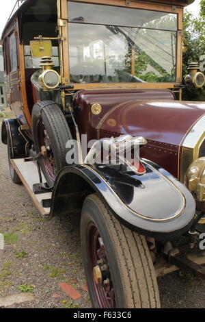 Détail de klaxon de voiture sur Armstrong Whitworth voiture, Beamish, County Durham Banque D'Images