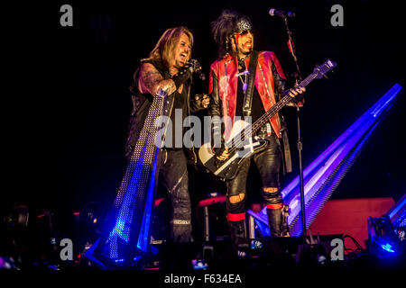 Milan, Italie. 10 nov, 2015. Motley Crue sur scène pour la dernière fois en Italie à mediolanum forum à Milan le 10 novembre 2015 Crédit : mairo cinquetti/Alamy live news Banque D'Images