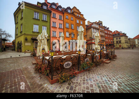 Café de la rue de Varsovie est inscrite à Zamkovy plac dans la vieille ville. L'image est prise le 06/11/2015. Banque D'Images