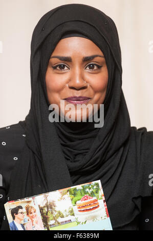 Great British Bake off photocall tenue à Waterstones Piccadilly. Comprend : Nadiya Hussain Où : London, Royaume-Uni Quand : 08 Oct 2015 Banque D'Images