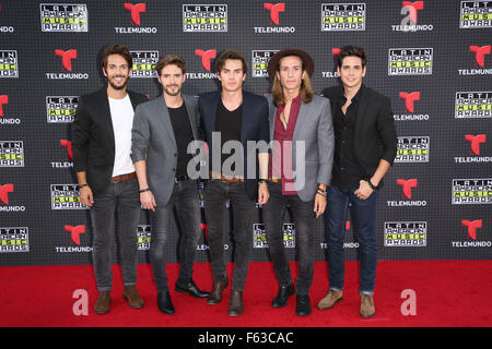 Assister à des célébrités Telemundo's Latin American Music Awards Red Carpet au Kodak Theater. Comprend : Dvicio Où : Los Angeles, California, United States Quand : 09 Oct 2015 Banque D'Images