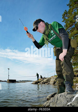 Poissons d'Helsinki Marathon est un concours de pêche où gagnant est l'équipe qui prend la plupart des différentes espèces de poissons en 24 heures. Il Banque D'Images