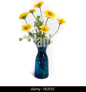 En chrysanthème vintage vase isolé sur fond blanc Banque D'Images