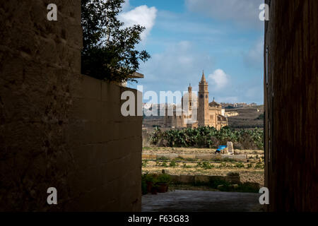 Le Sanctuaire National de la Vierge de Ta' Pinu, près du village de Gharb, Gozo, Malte. Banque D'Images