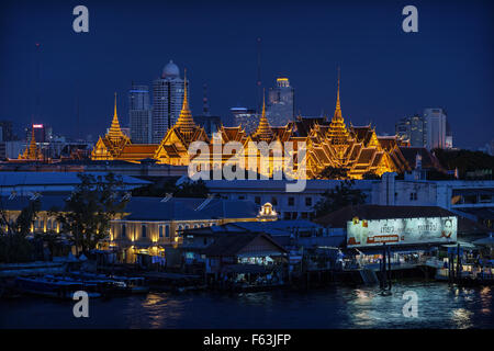 Le Grand Palais la nuit. Bangkok, Thaïlande Banque D'Images