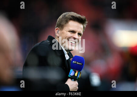 Jake Humphrey, BT Sport télévision présentateur lors d'un match de football en Angleterre Banque D'Images